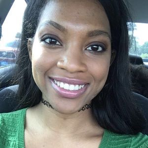 Meet your Posher, Raquel